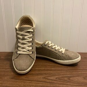 Taos Star Comfort Canvas Sneakers Low Top Lace Up Arch Support Tan Beige 9